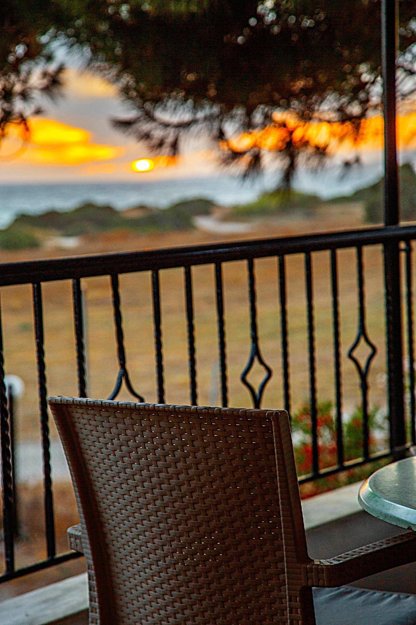 Romanos Beach Villas 外观 照片
