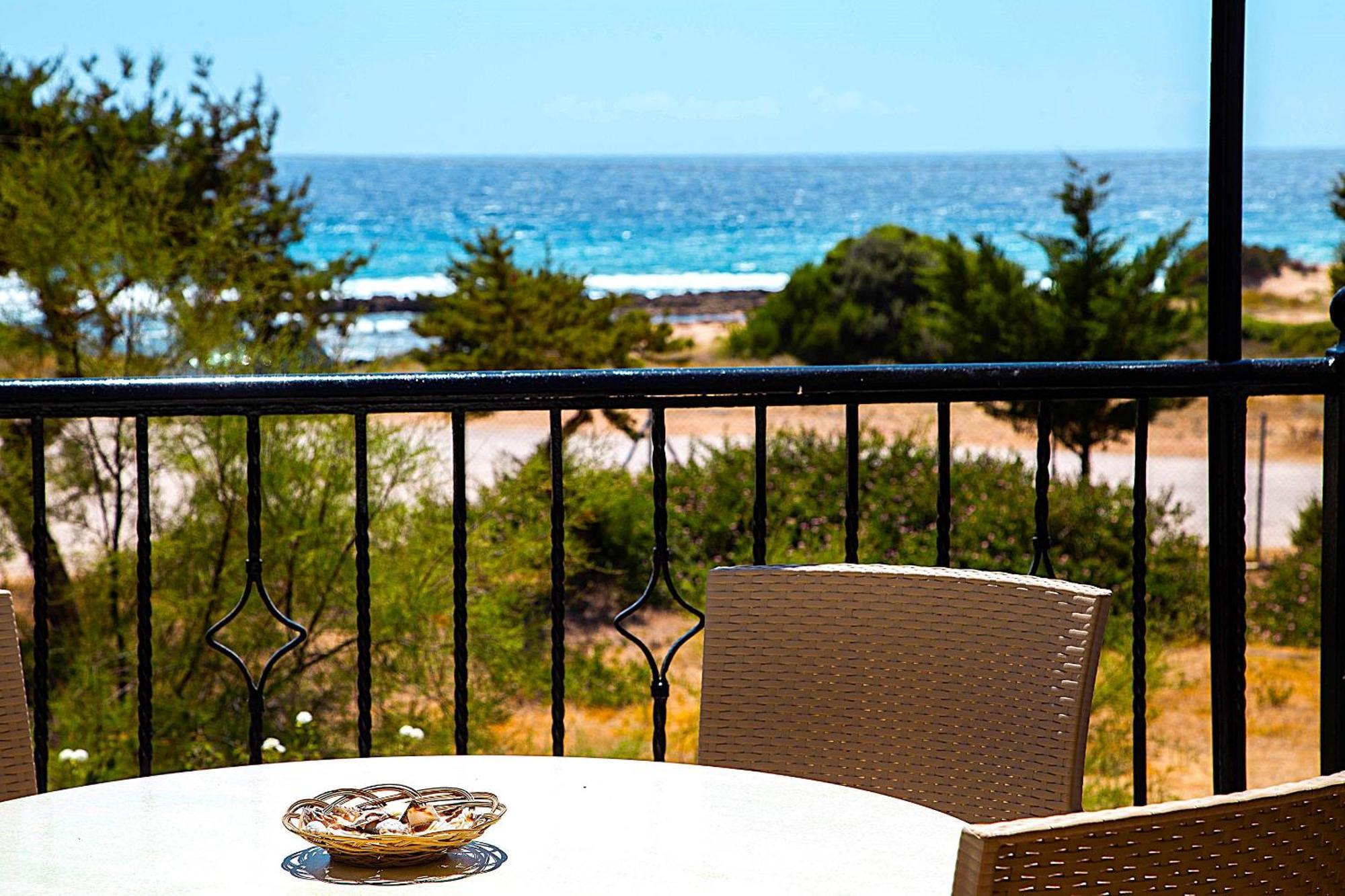 Romanos Beach Villas 外观 照片