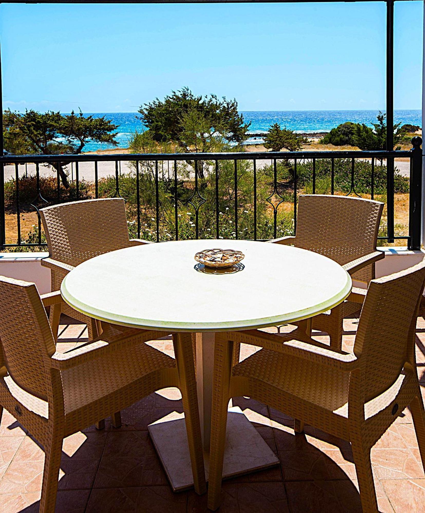 Romanos Beach Villas 外观 照片