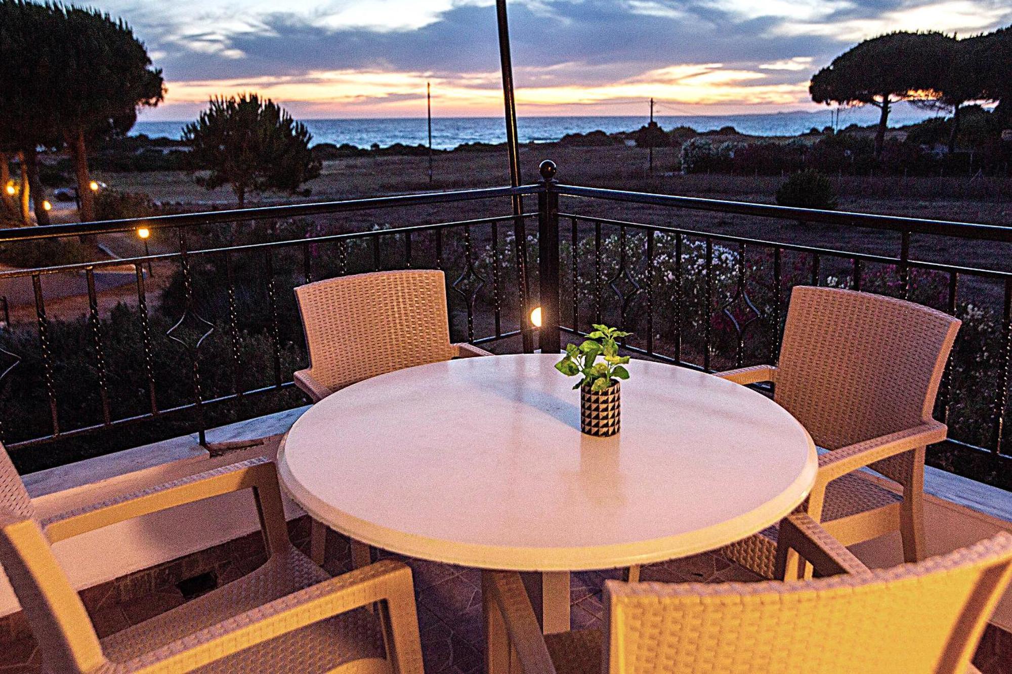 Romanos Beach Villas 外观 照片