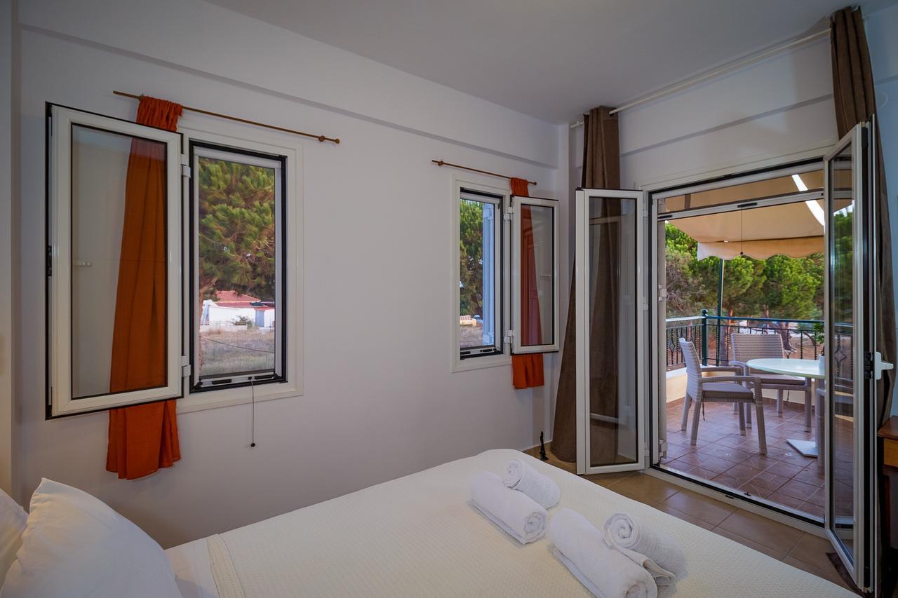 Romanos Beach Villas 外观 照片