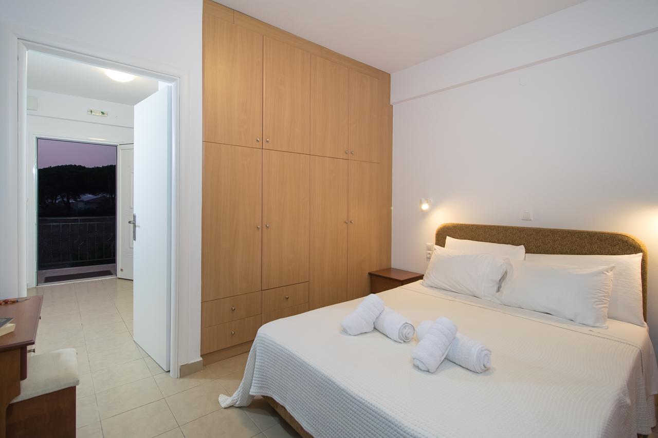 Romanos Beach Villas 外观 照片