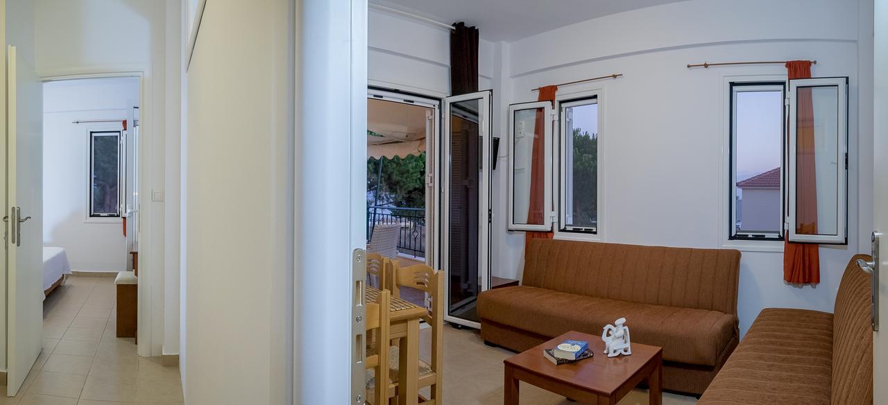 Romanos Beach Villas 外观 照片