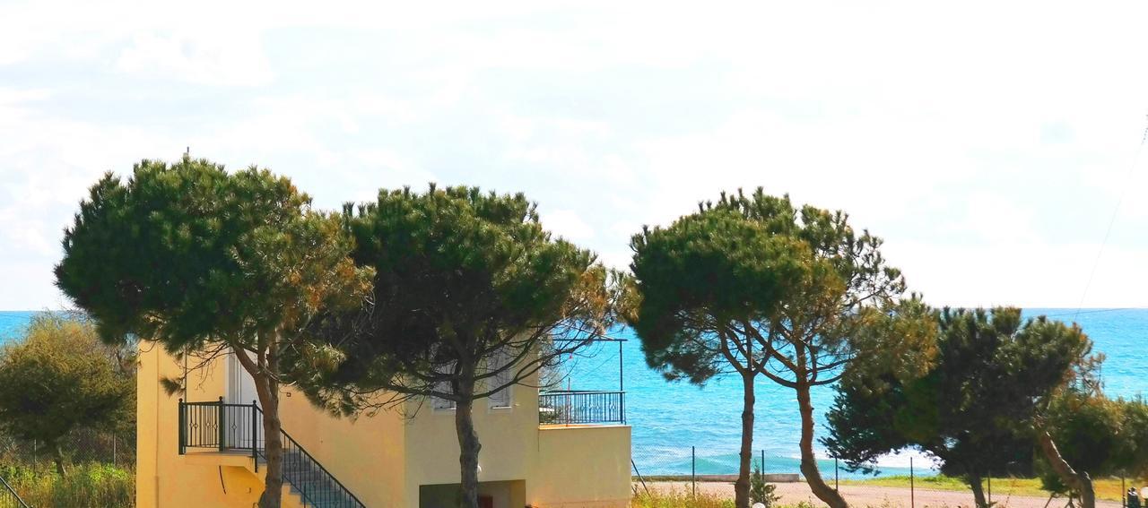 Romanos Beach Villas 外观 照片