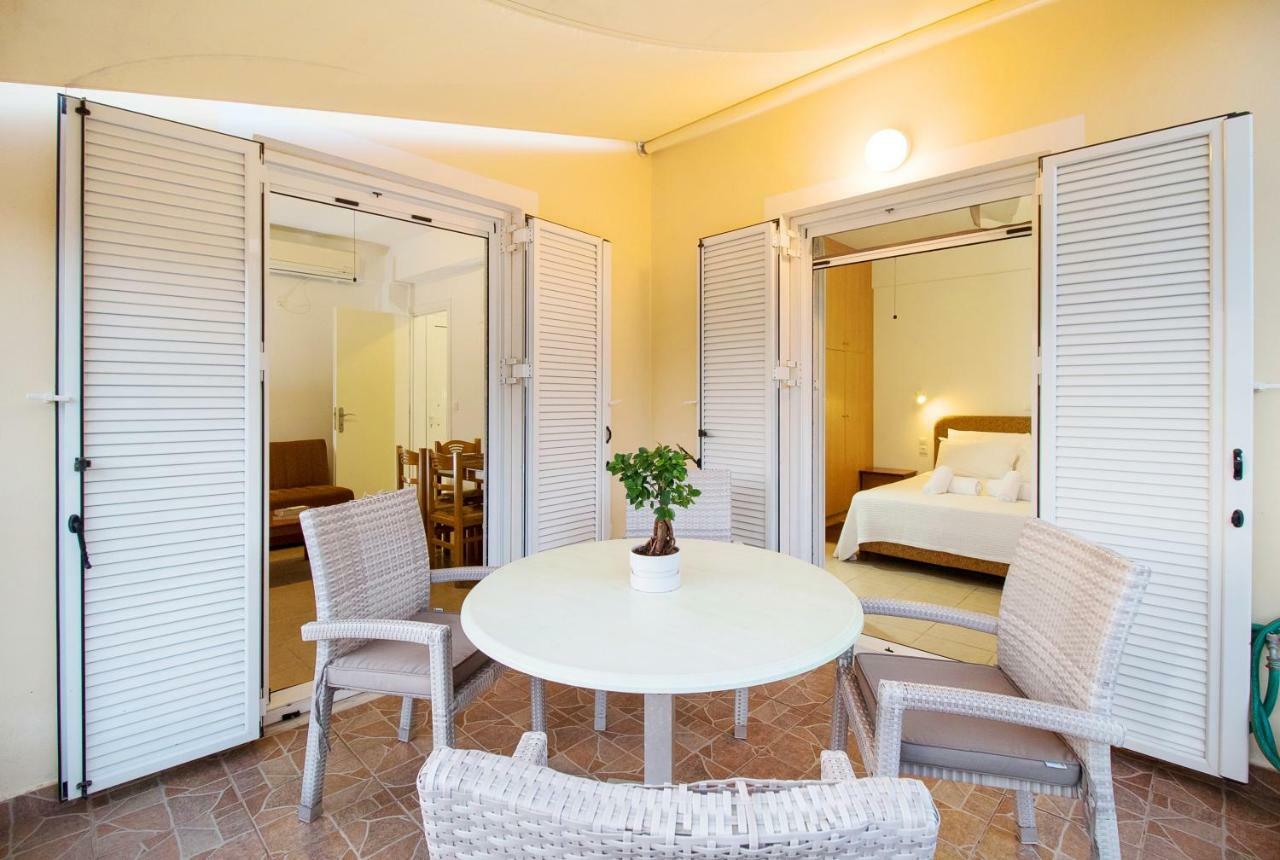 Romanos Beach Villas 外观 照片